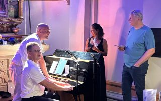 Holger Queck singing